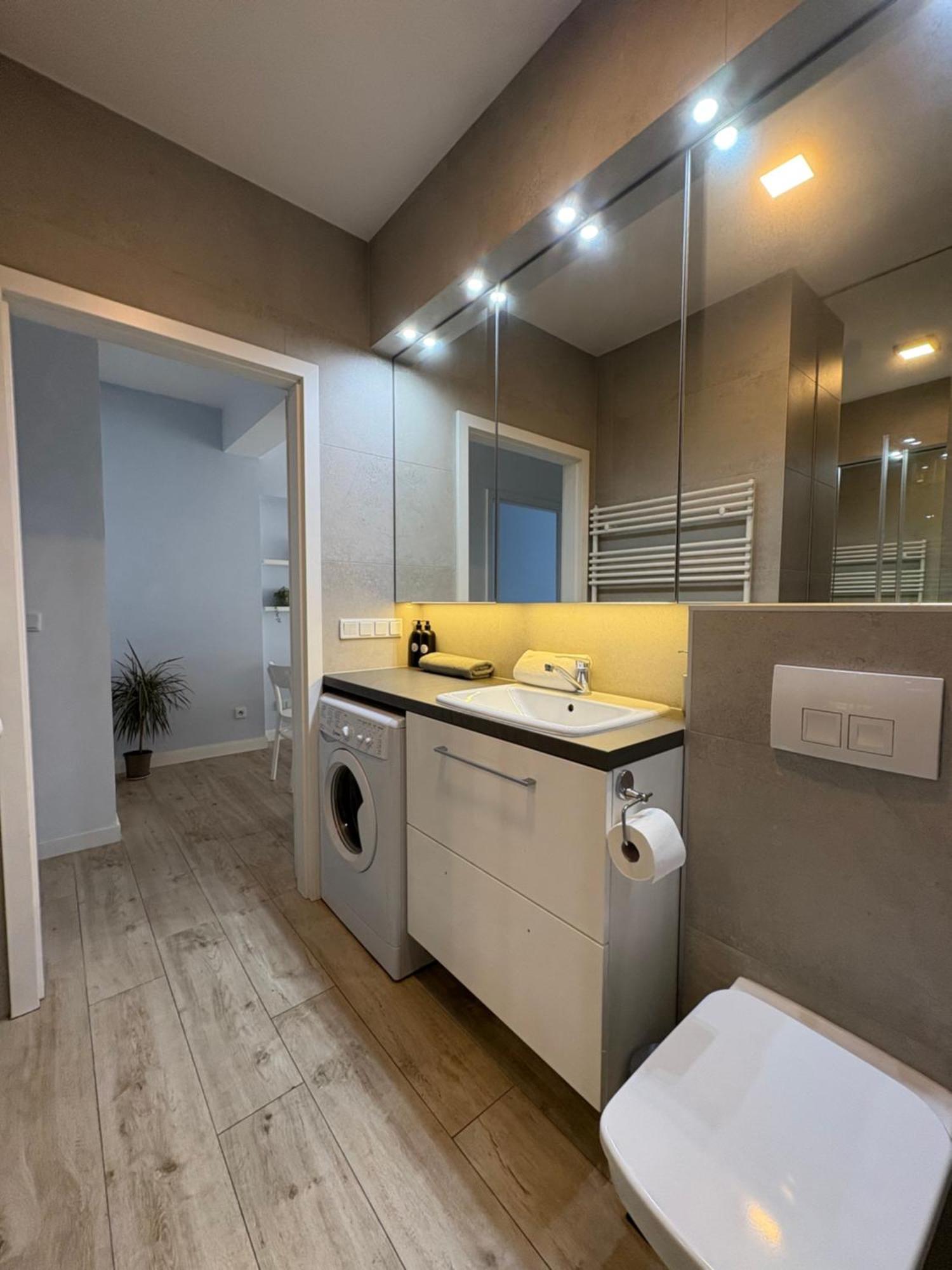 The Grand Martini - Family & Work Space - 2 Bedrooms, 2 Bathrooms, 2 Parking Places - Twoja Przestrzen Dla Rodzin I Biznesu - Everything Need For Work And Family Comfort Wrocław